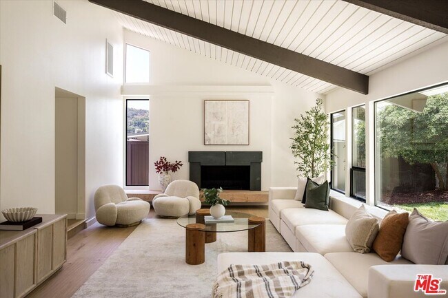 Foto del edificio - 2313 Banyan Dr