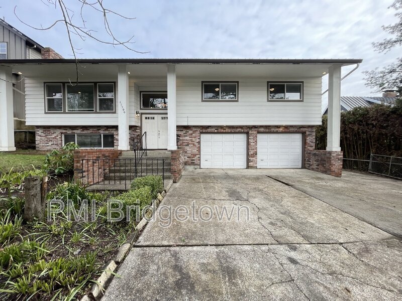 Primary Photo - 15300 SE Lee Ave