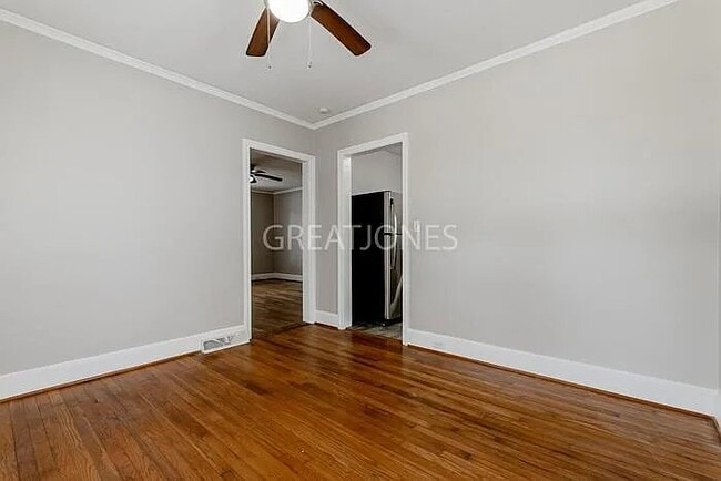 Foto del edificio - 219 S Holly St