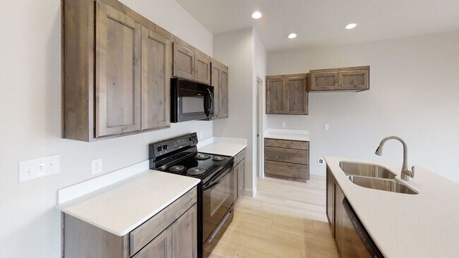 Foto del edificio - 3 bed 2.5 bath in  Townhome Spanish Fork