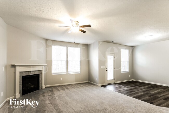 Foto del edificio - 4653 Rainwater Ln