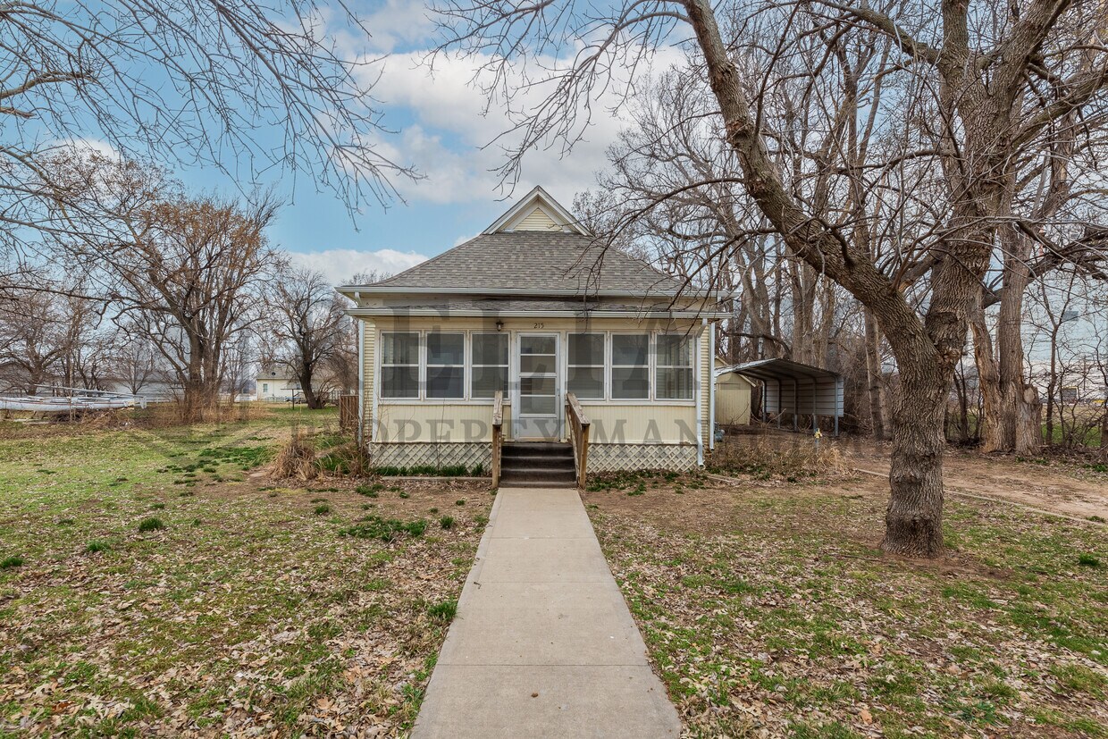 Foto principal - 215 S Kansas St