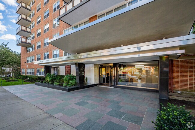 Entrada del edificio - 108-48 70th Rd