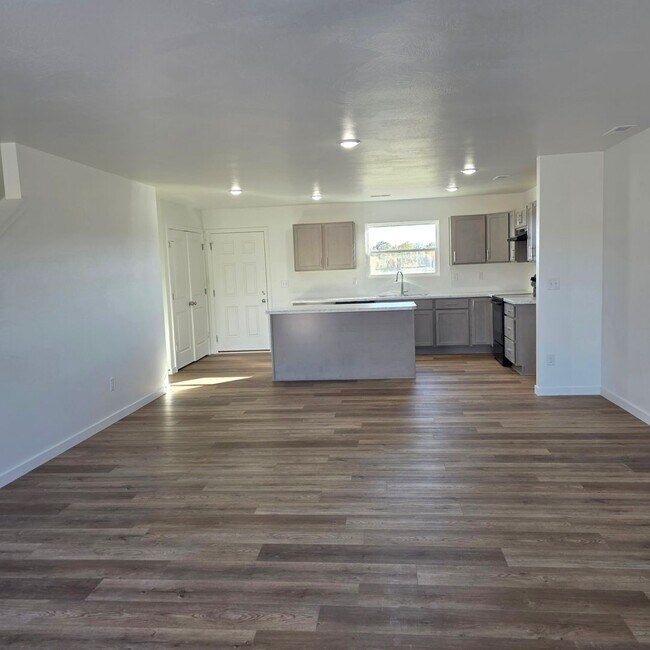 Building Photo - Brand New 4 Bedroom Home