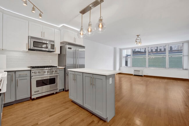 Foto del edificio - 129 E Bellevue Pl