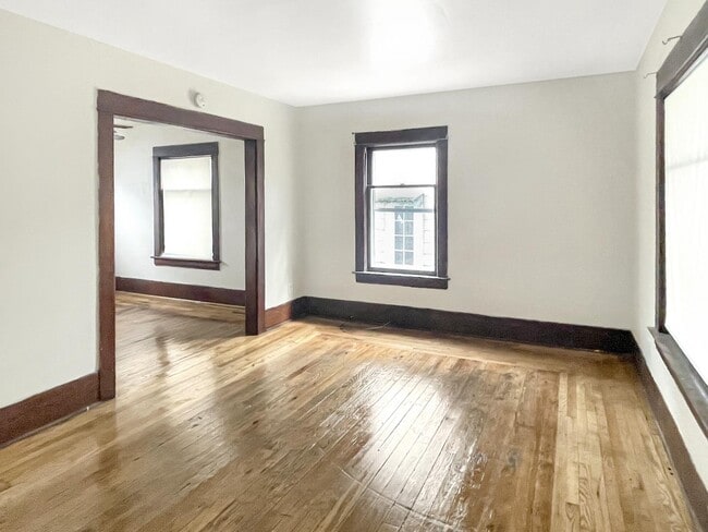 Building Photo - 1709 Maplewood Ave