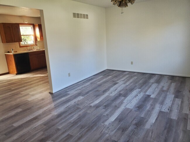 Foto del edificio - 15502 Ann Ave