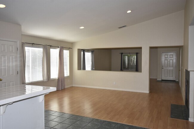 Building Photo - 2166 Hannah Way