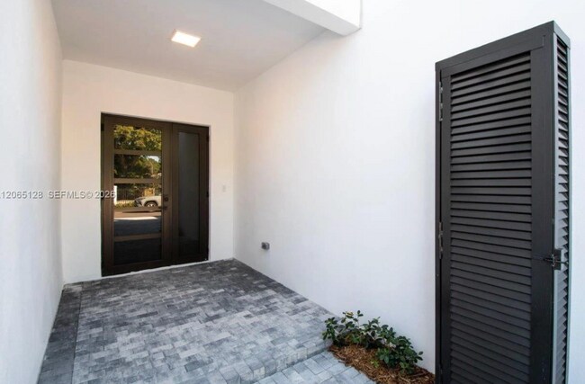 Foto del edificio - 6860 SW 80th St