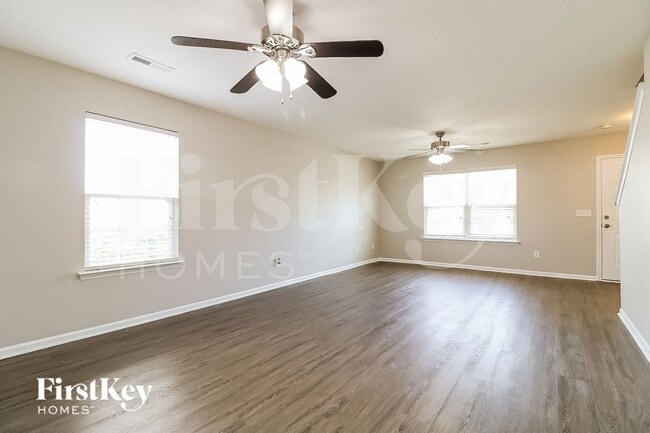 Building Photo - 6618 Glenville Dr