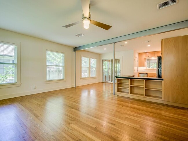 Building Photo - 2201 Meadowbrook Dr
