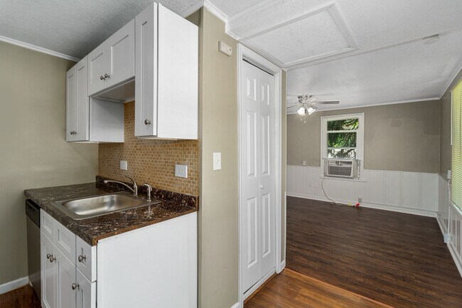 Foto del edificio - 5937 Holmes St