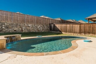 Building Photo - 4742 Crestwood Dr