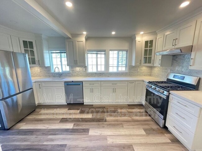 Building Photo - 1571 Sonoma Ave