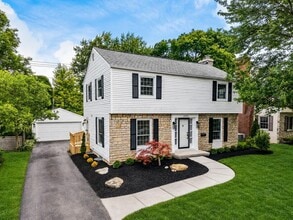 Building Photo - 2559 Welsford Rd