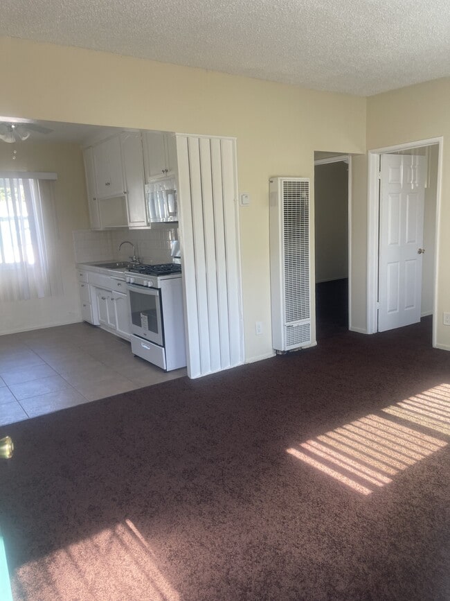 Building Photo - Santa Fe Apartments LB (West Long Beach)