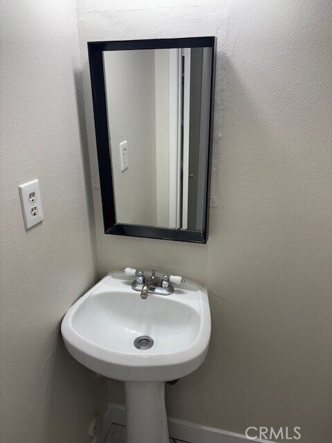 Foto del edificio - 1777 Mitchell Ave