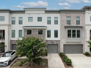 Building Photo - 304 W Romana St