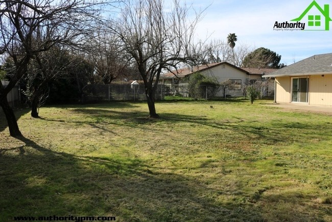 Building Photo - 2439 Lake Redding Dr