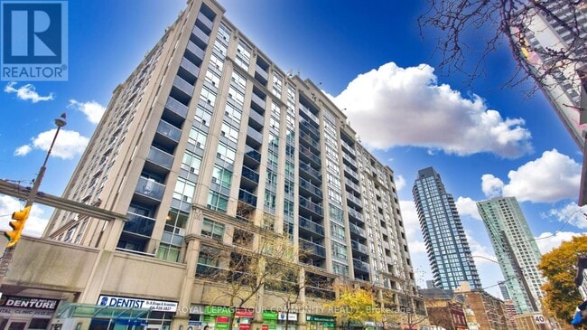 Photo du bâtiment - 225 Wellesley St E