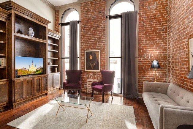 Building Photo - 30 Baronne St