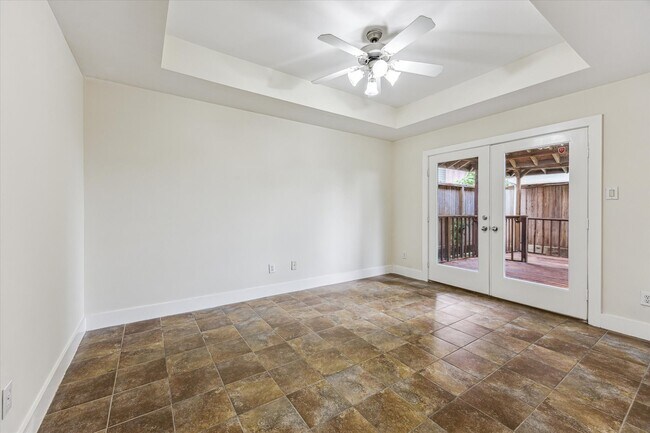 Foto del edificio - 9829 Riddlelink Ln