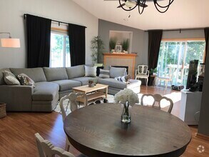 Building Photo - 1051 Tamarack Way