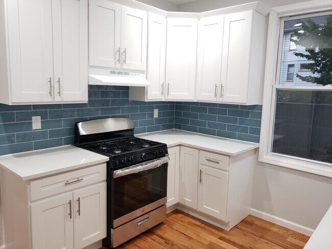 Building Photo - 642 Delafield Ave