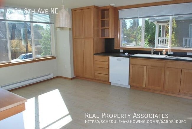 Building Photo - 6027 8th Ave NE