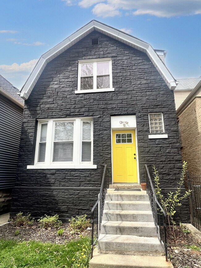 Building Photo - 2908 N Talman Ave