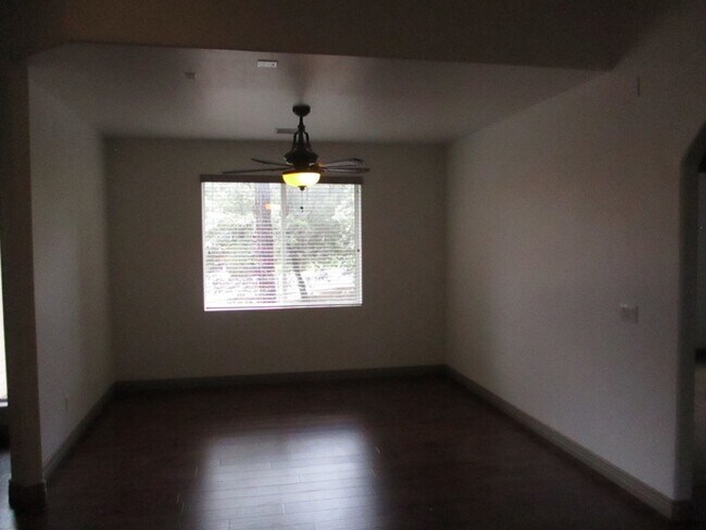 Foto del edificio - 820 E Pine Ln