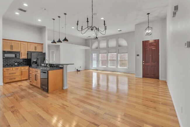 Building Photo - 9129 Cottonwood Village Dr