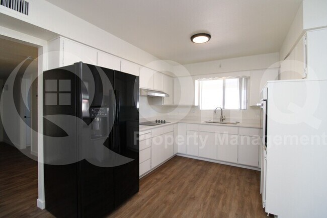 Foto del edificio - 6239 E Butte St