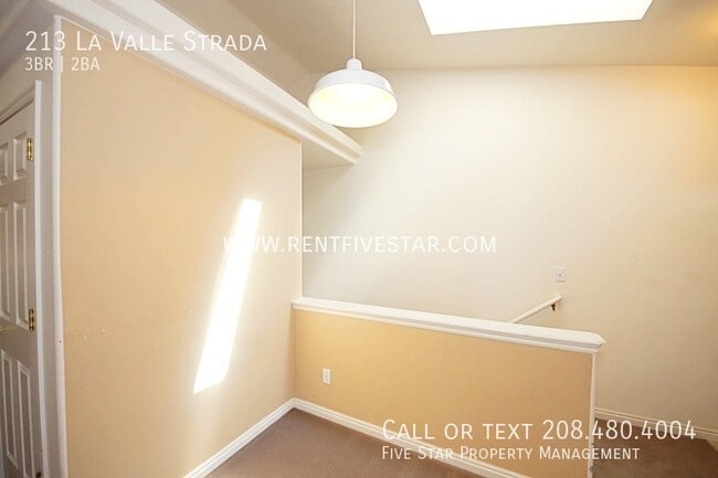 Building Photo - 213 La Valle Strada