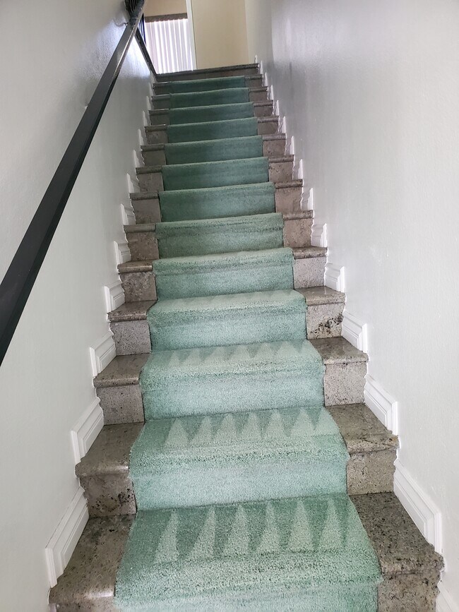 Stair wayda - 13945 Osborne St