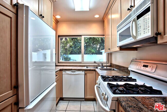 Building Photo - 503 N Linden Dr