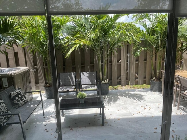 Building Photo - 8203 9th Ct