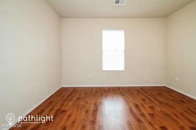 Building Photo - 5 br, 3 bath House - 2500 Queenston UNIT