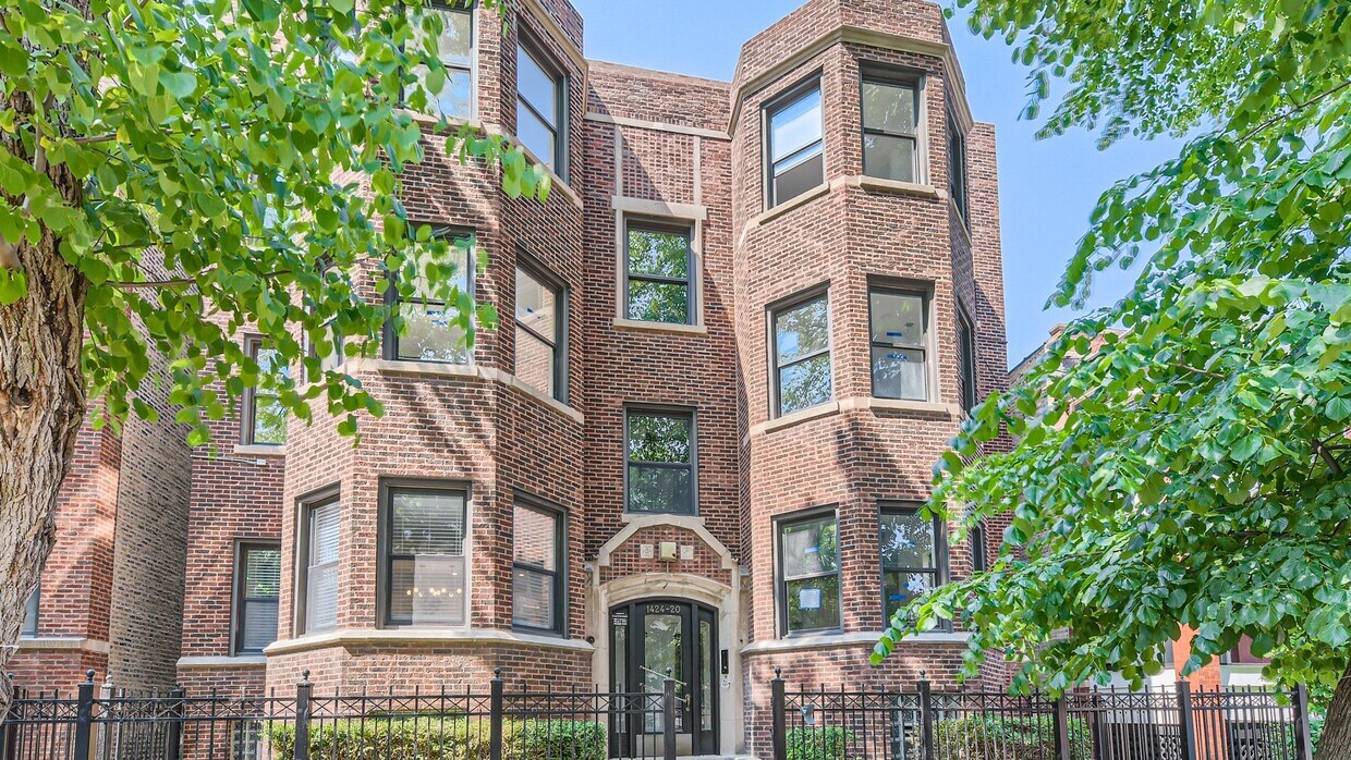 1424 W Winnemac Ave Unit 1, Chicago, IL 60640 Condo for Rent in