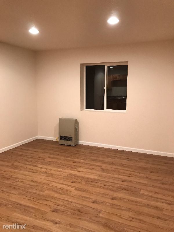 Foto del edificio - 4936 Clover Ln