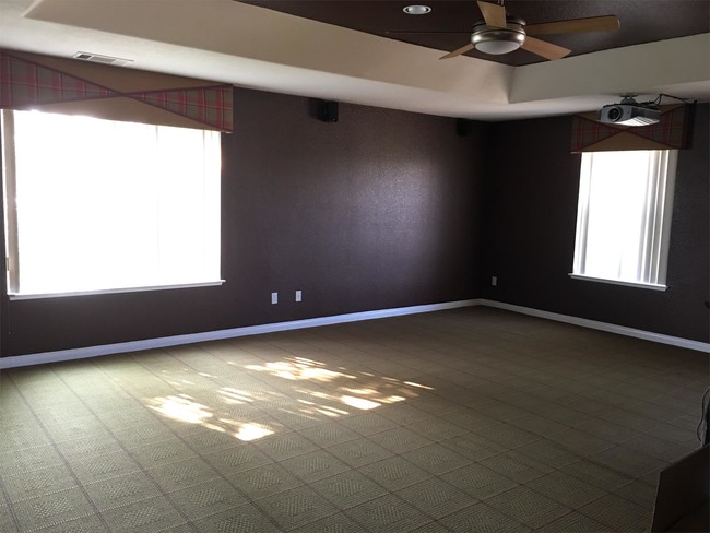 Building Photo - 887 Trinity Ct