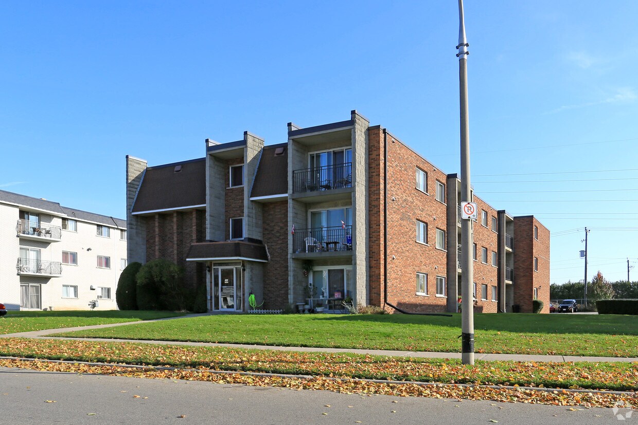 Primary Photo - Traynor Avenue Apartments