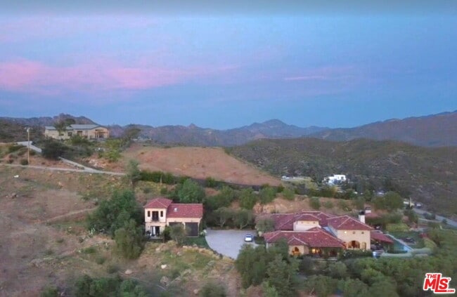 Foto del edificio - 33383 Mulholland Hwy