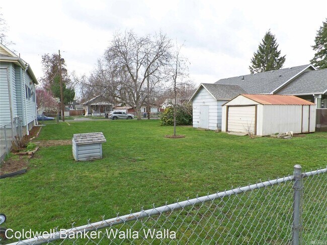 Building Photo - 4 br, 1 bath House - 615 Juniper