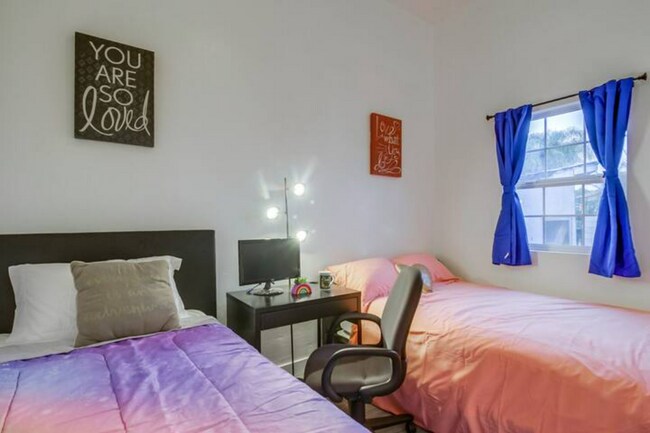 Foto del edificio - 3441 Boston Ave