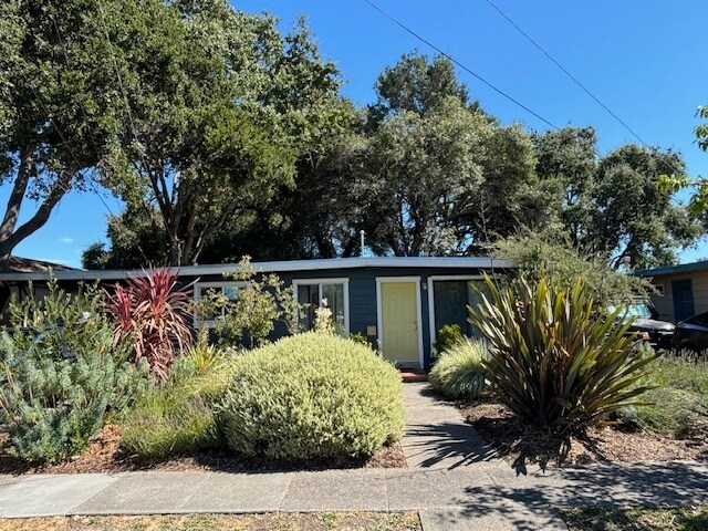 Foto del edificio - 736 Brigham Ave
