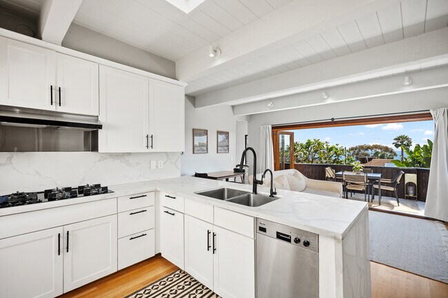 Foto del edificio - 31888 Hillside Ln