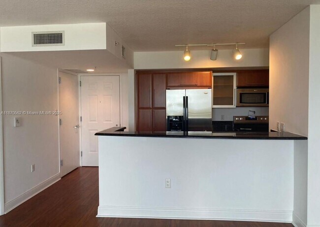 Foto del edificio - 3232 SW 22nd Terrace