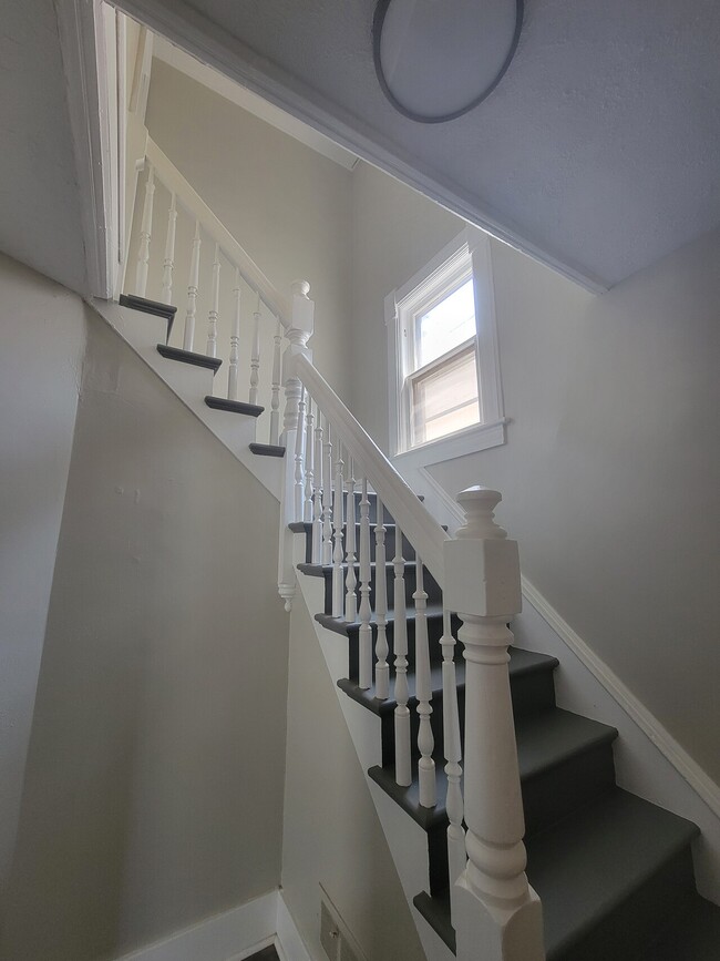 Building Photo - 516 2nd Ave S Duplex