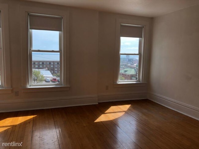 Foto del edificio - 209-211 E 3rd St